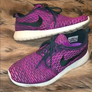 NIKE Roshe Flyknit size 9 in Multi Purple and Pink